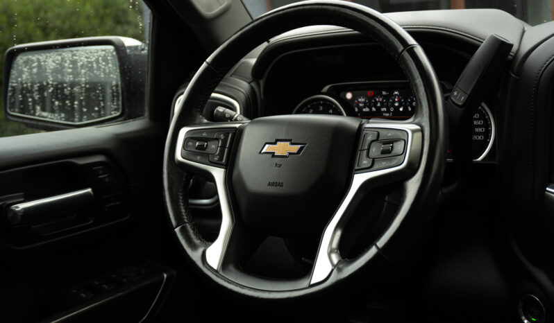 
								Chevrolet Silverado LTZ 2022 full									
