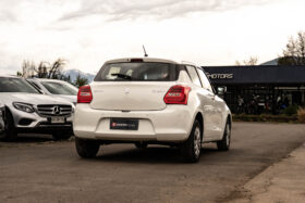 2022 Suzuki Swift 1.5 GL MT 5P